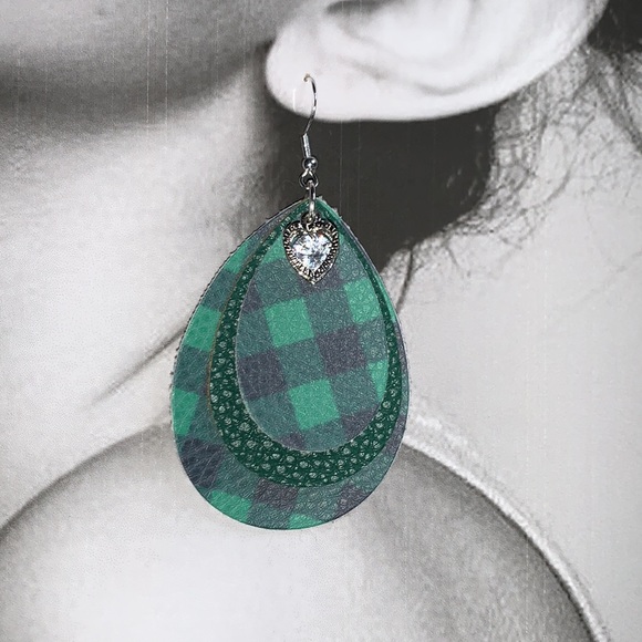 Hand Crafted 🎄 Faux Leather Buffalo Print Dangling Earrings - Picture 1 of 7